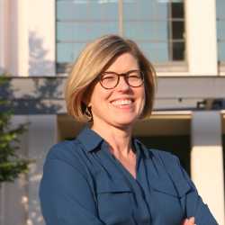  Andrea Eastman-Mullins