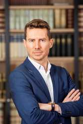 Dr. Etienne V. Langlois