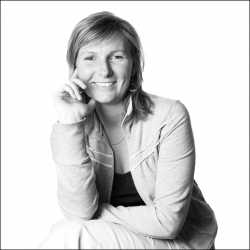 Mrs Esther Vlaswinkel