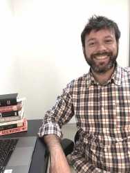  Luis Guerra