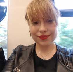  Karen Kiss