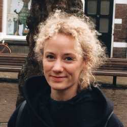  Anne Van Mourik